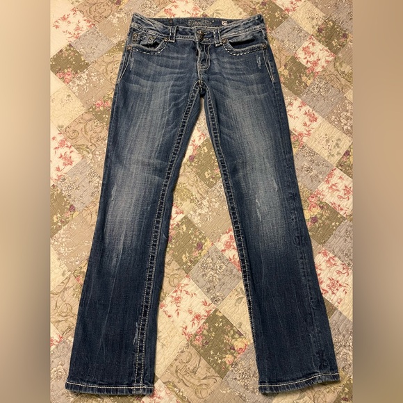 Miss Me Embellished Blue Jeans with Unique Pocket Design.  Size 29 Straight. - Picture 4 of 4